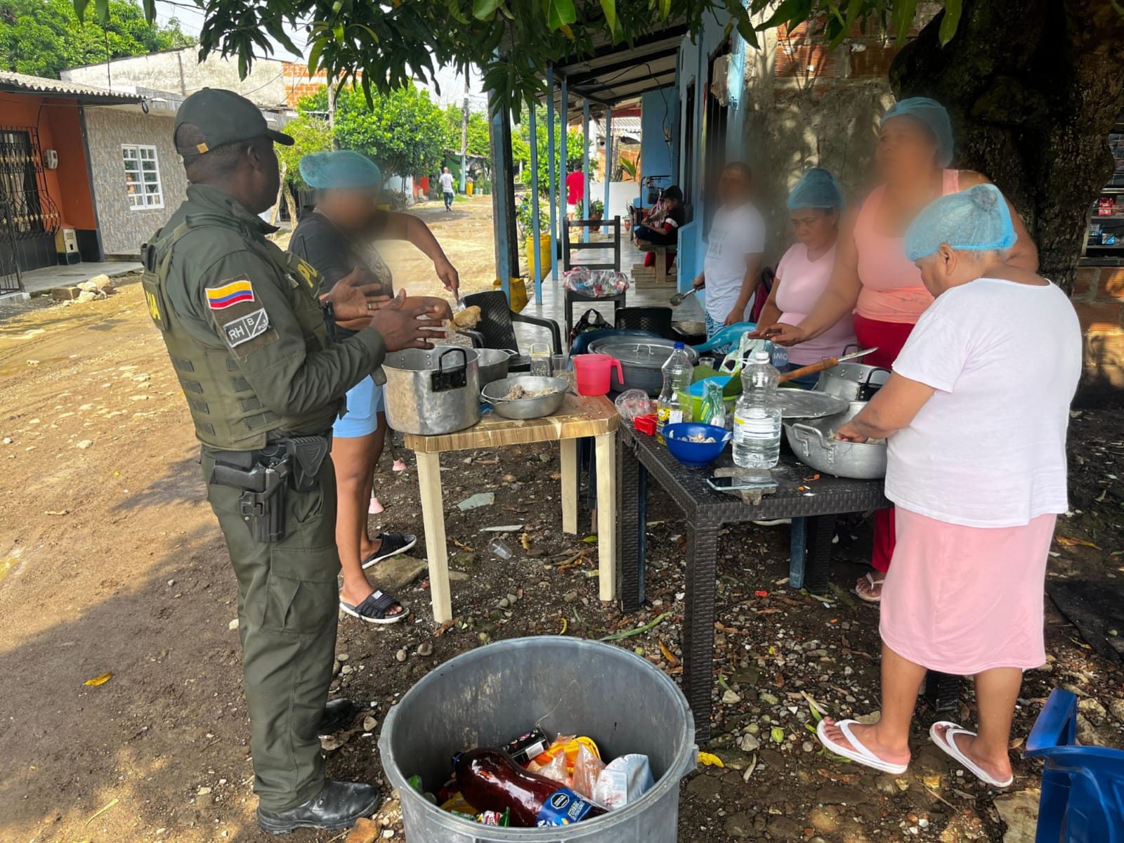 Policía Nacional entrega ayudas a familias afectadas por inundaciones